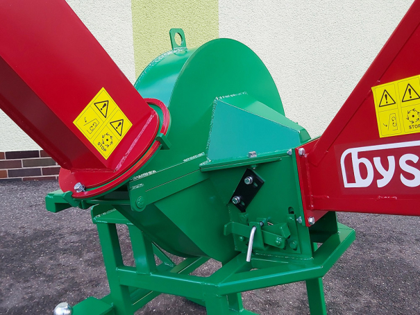 Štěpkovač Bystroň Pirba za traktor s připojením vlečky