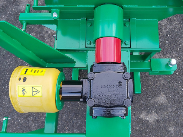 Štěpkovač Bystroň Pirba za traktor s připojením vlečky