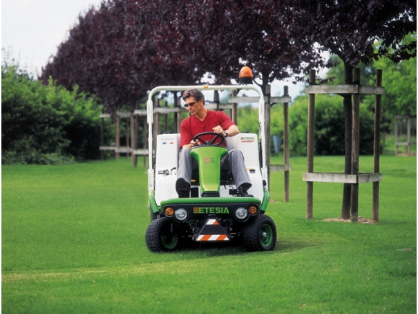 Traktorová sekačka Etesia Hydro 124D