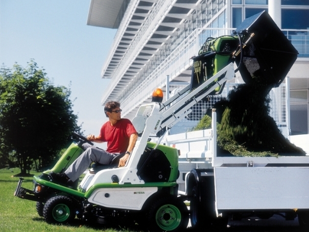 Traktorová sekačka Etesia Hydro 124D