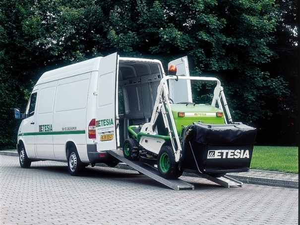 Traktorová sekačka Etesia Hydro 124D