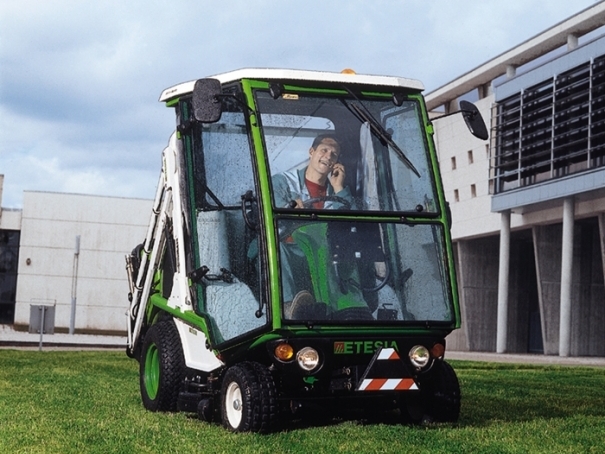 Traktorová sekačka Etesia Hydro 124D