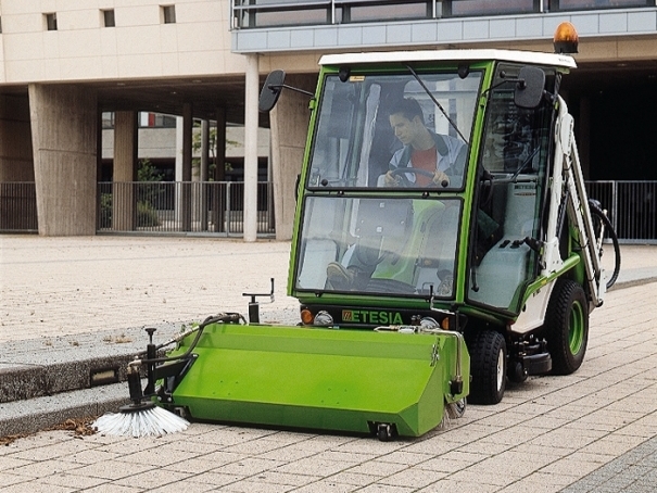 Traktorová sekačka Etesia Hydro 124D