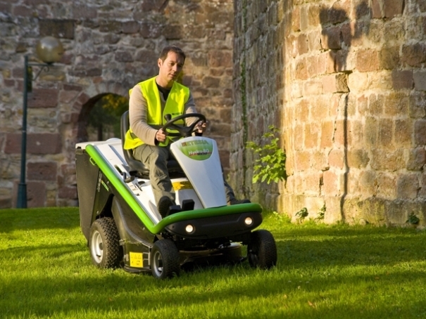 Traktorová sekačka Etesia Hydro 80