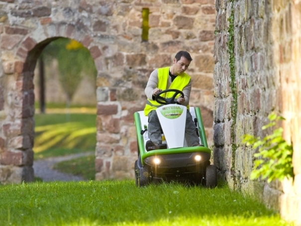 Traktorová sekačka Etesia Hydro 80