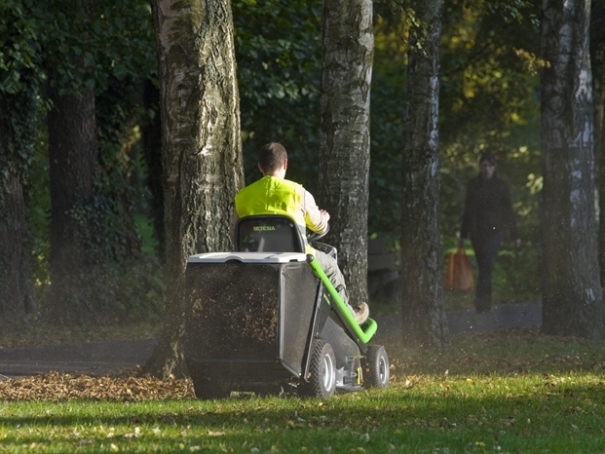 Traktorová sekačka Etesia Hydro 80