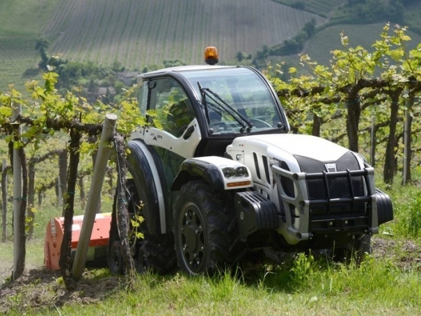 Traktor Ferrari Sky Jump V95 Dualsteer