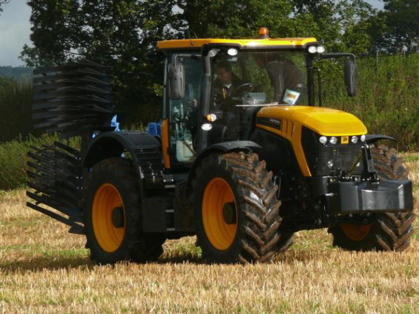 Traktory JCB Fastrac řada 4000