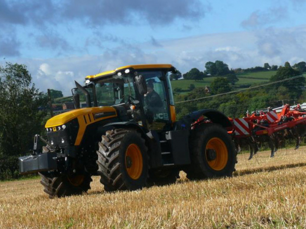 Traktory JCB Fastrac řada 4000