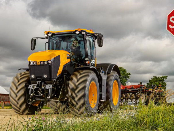 Traktory JCB Fastrac řada 8000 