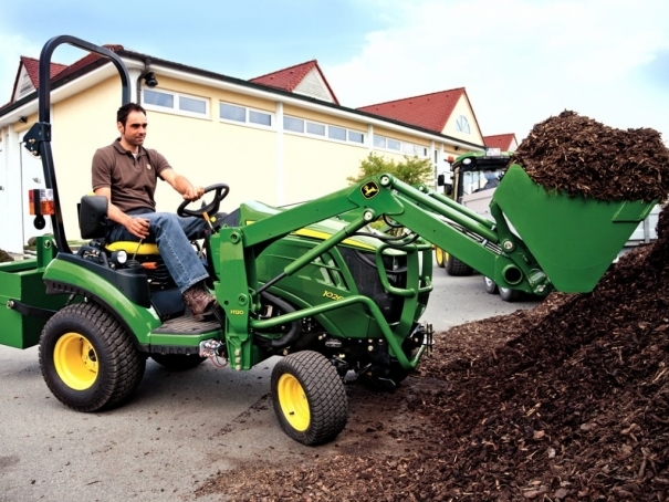 Kompaktní traktor John Deere 1026R