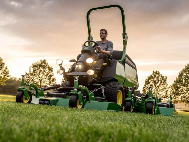 Rotační žací stroj John Deere 1600T Series III