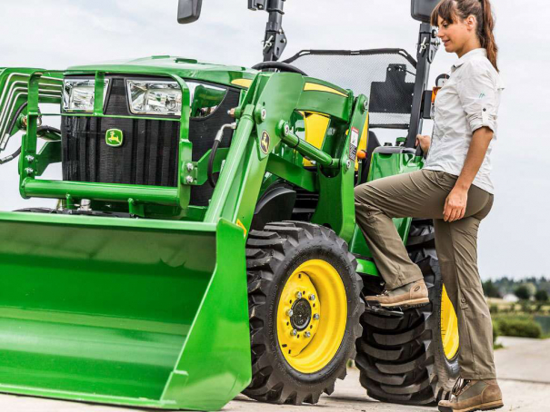 Kompaktní traktor John Deere 3038E