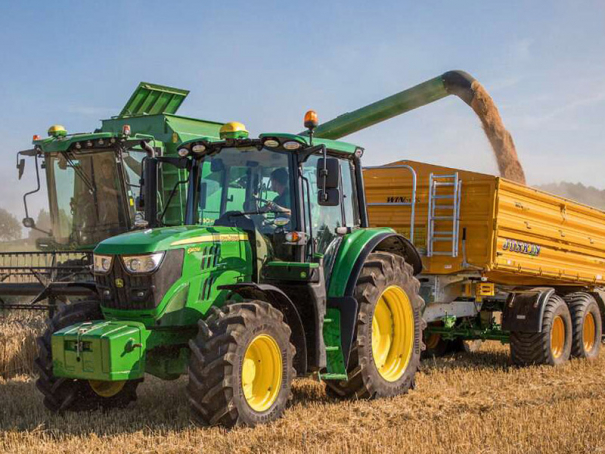 Zemědělské traktory John Deere řada 6M