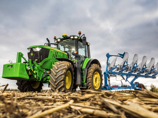 Zemědělské traktory John Deere řada 6M