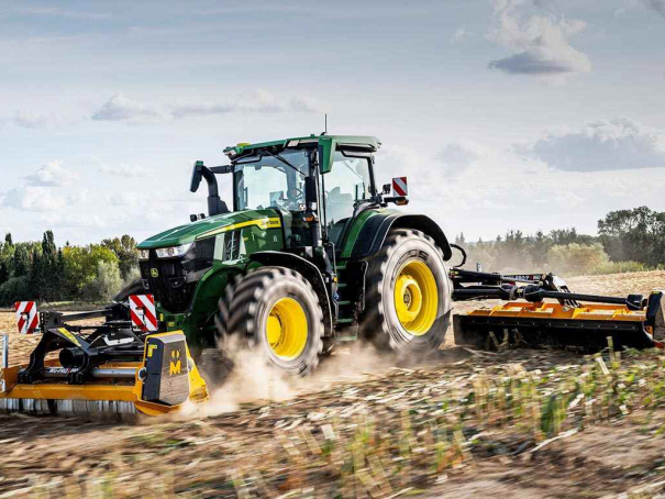 Zemědělské traktory John Deere řada 7R