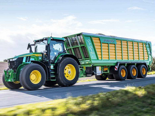 Zemědělské traktory John Deere řada 7R