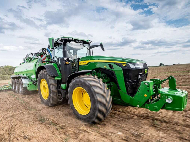 Zemědělské traktory John Deere řada 8R/8RT/8RX