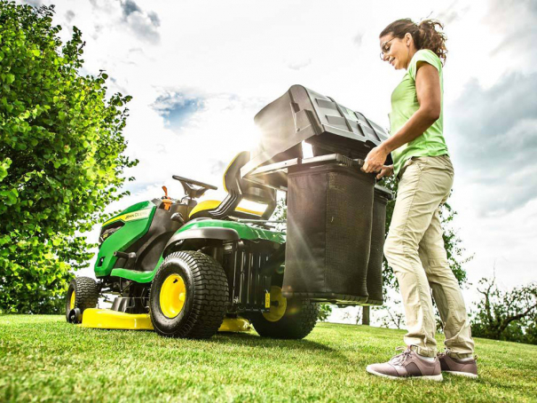 Zahradní traktor John Deere X127