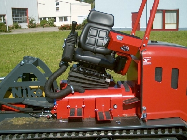 Pásový traktor Niko HRS 90