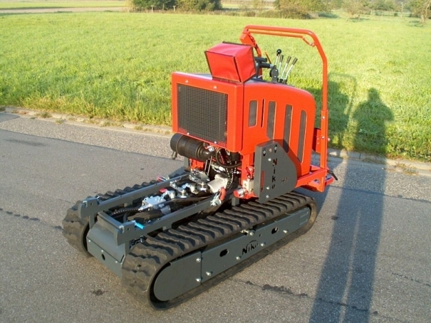 Pásový traktor Niko HY 30/2010