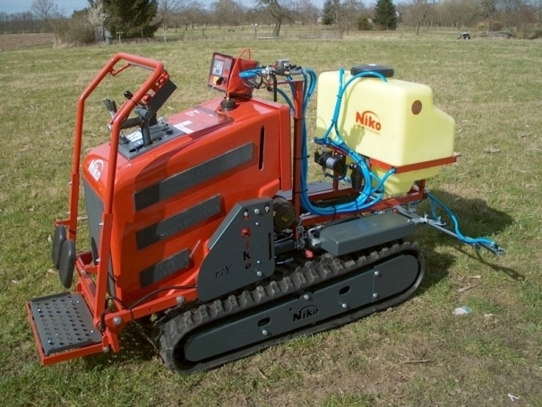 Pásový traktor Niko HY 38/2010