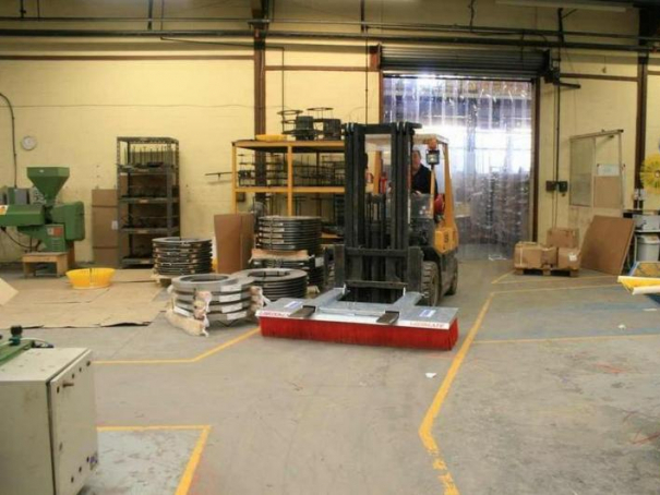 Univerzální zametací zařízení Osborn Broomate