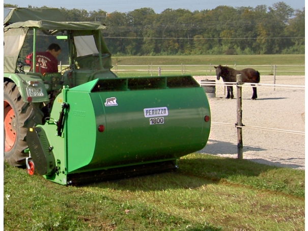 Univerzální stroj pro údržbu zeleně Peruzzo Panther