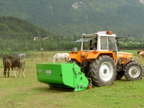 Univerzální stroj pro údržbu zeleně Peruzzo Panther