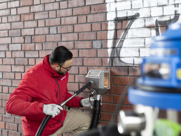 Stroj na ekologické odstraňování graffiti a čištění Systeco Tornado