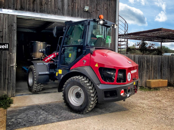 Kolový nakladač Yanmar V7