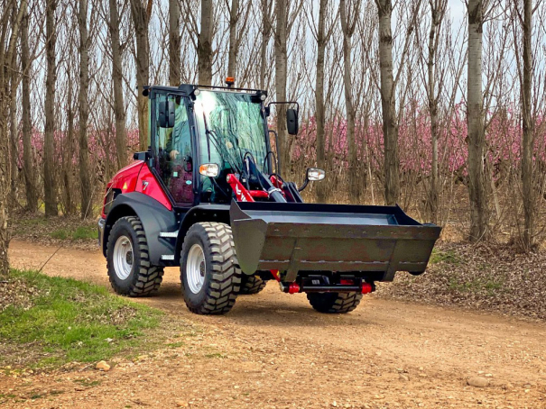 Kolový nakladač Yanmar V7