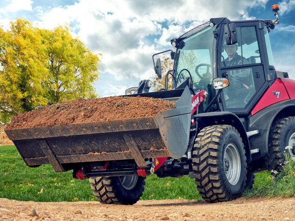 Kolový nakladač Yanmar V7