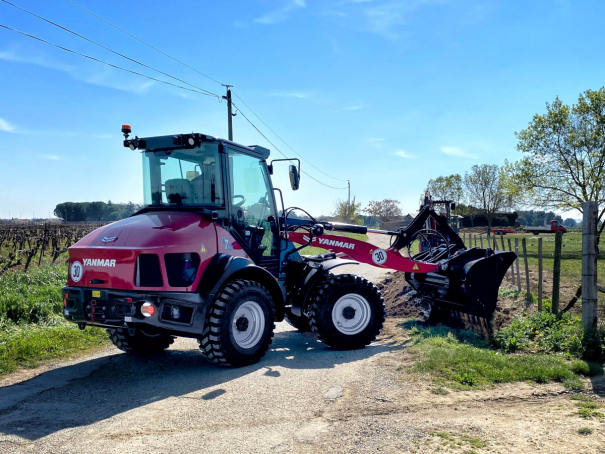 Kolový nakladač Yanmar V7