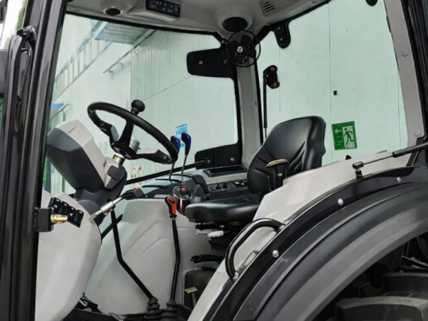 Traktor ZeBri M3-50