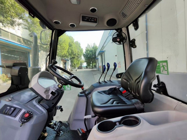 Traktor ZeBri M4-50
