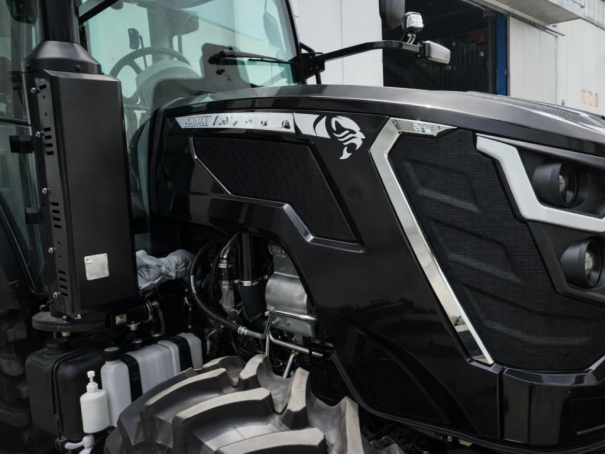 Traktor ZeBri M4-75