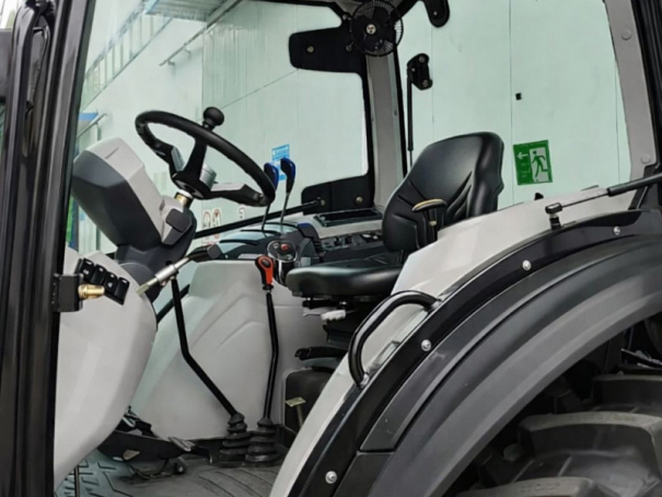 Traktor ZeBri M4-75