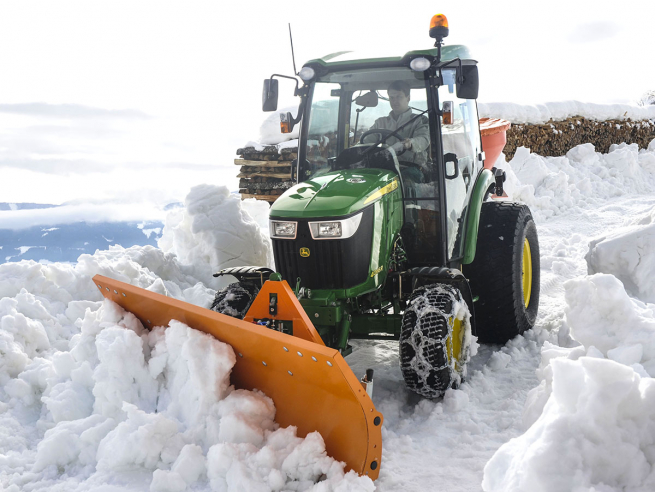 „Sněžné lišky“ – soupravy traktorů John Deere a nářadí Matev jsou těmi nejlepšími šelmami pro pořádné zimy.