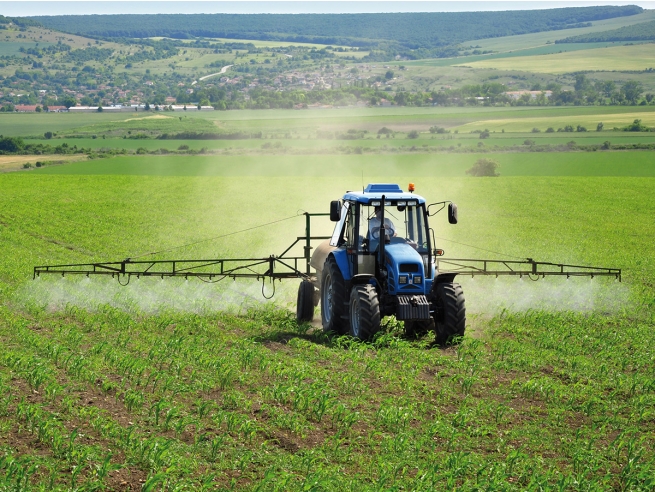 Oblíbený AGROÚVĚR PRÉMIUM nabízí kromě předností plynoucích z dotačního titulu Zemědělec letos také celou řadu dalších výhod, jako jsou garantovaná finanční prémie až 3 % z výše poskytnutého úvěru, splatnost až 84 měsíců nebo zákonné pojištění po celou dobu financování zcela zdarma.