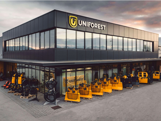 Profesionální lesní stroje Uniforest