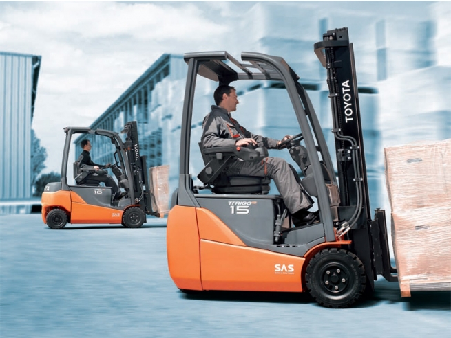 Vysokozdvižné vozíky Toyota Forklifts: komplexní skladová logistika