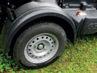 Komunální vozidla Goupil mají „nákladní“ odolné pneumatiky rozměru 155 R13C 90N.