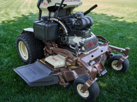 Grasshopper Stand-On sekačky