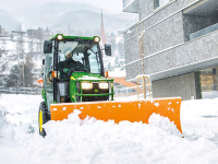 Získejte bonus na kompaktní traktor John Deere řady 2R