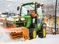 Získejte bonus na kompaktní traktor John Deere řady 2R