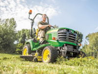 Dieselový traktor John Deere X949 je jedinečný pohonem i řízením všech čtyř kol.