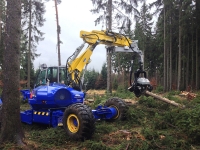 Kaiser S3 Allroad s harvestorovou hlavicí LOGSET