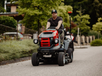 Český zahradní traktor do české obce